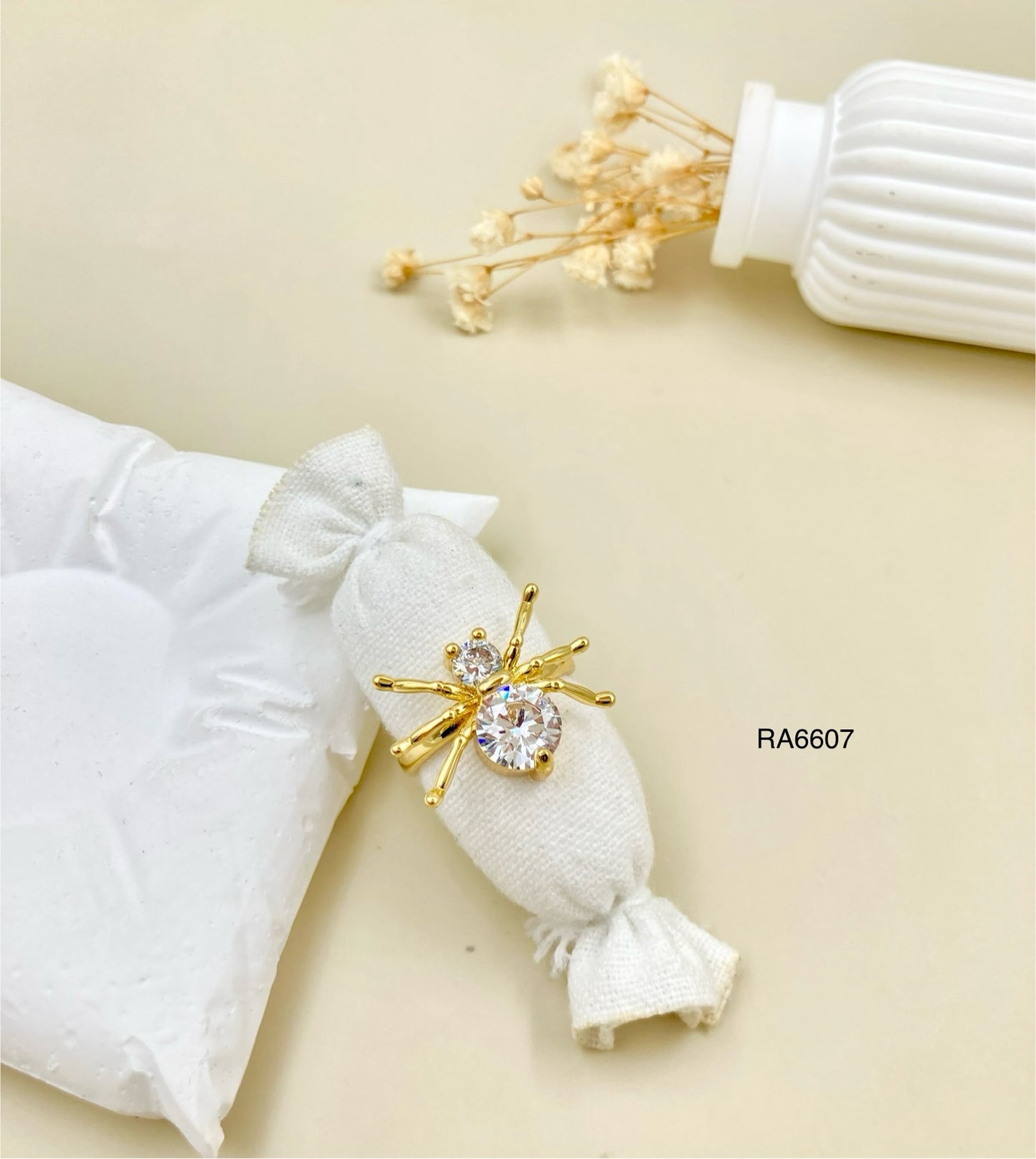 RA6607 - ANILLO ARAÑA BLANCA RODIO