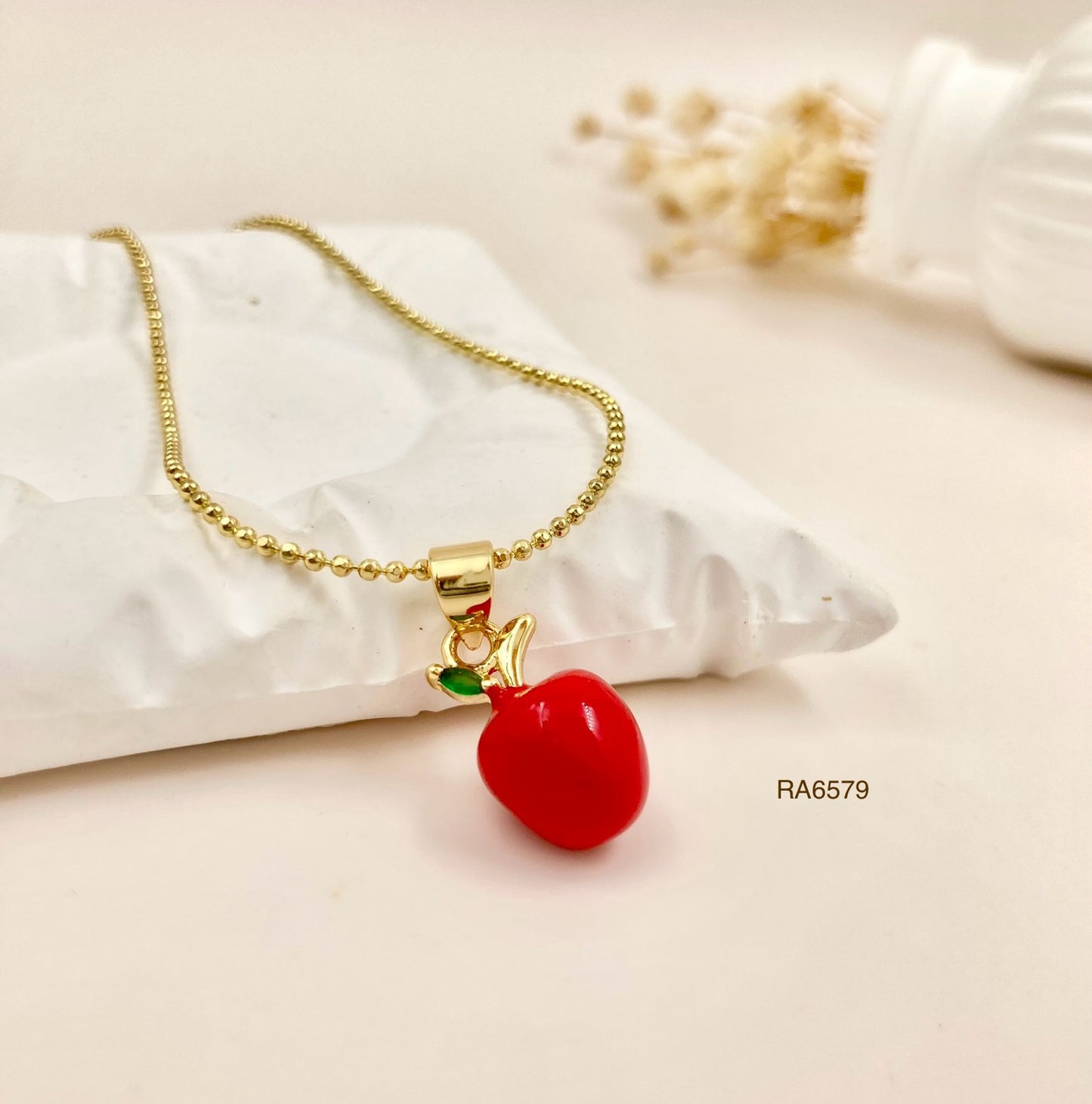 RA6579 - DIJE MANZANA EN RODIO CON CADENA