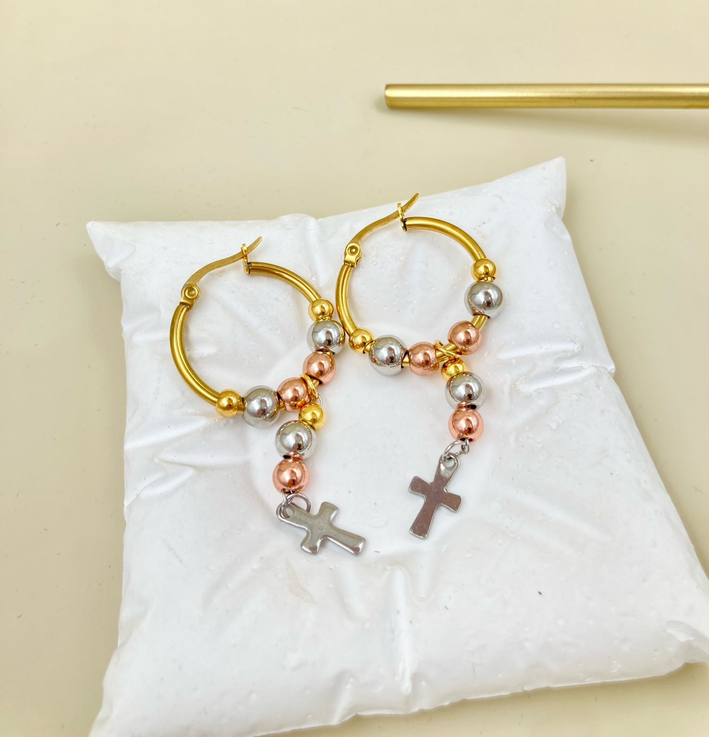 AC1101 - CANDONGA EN ACERO CRUZ TRES OROS