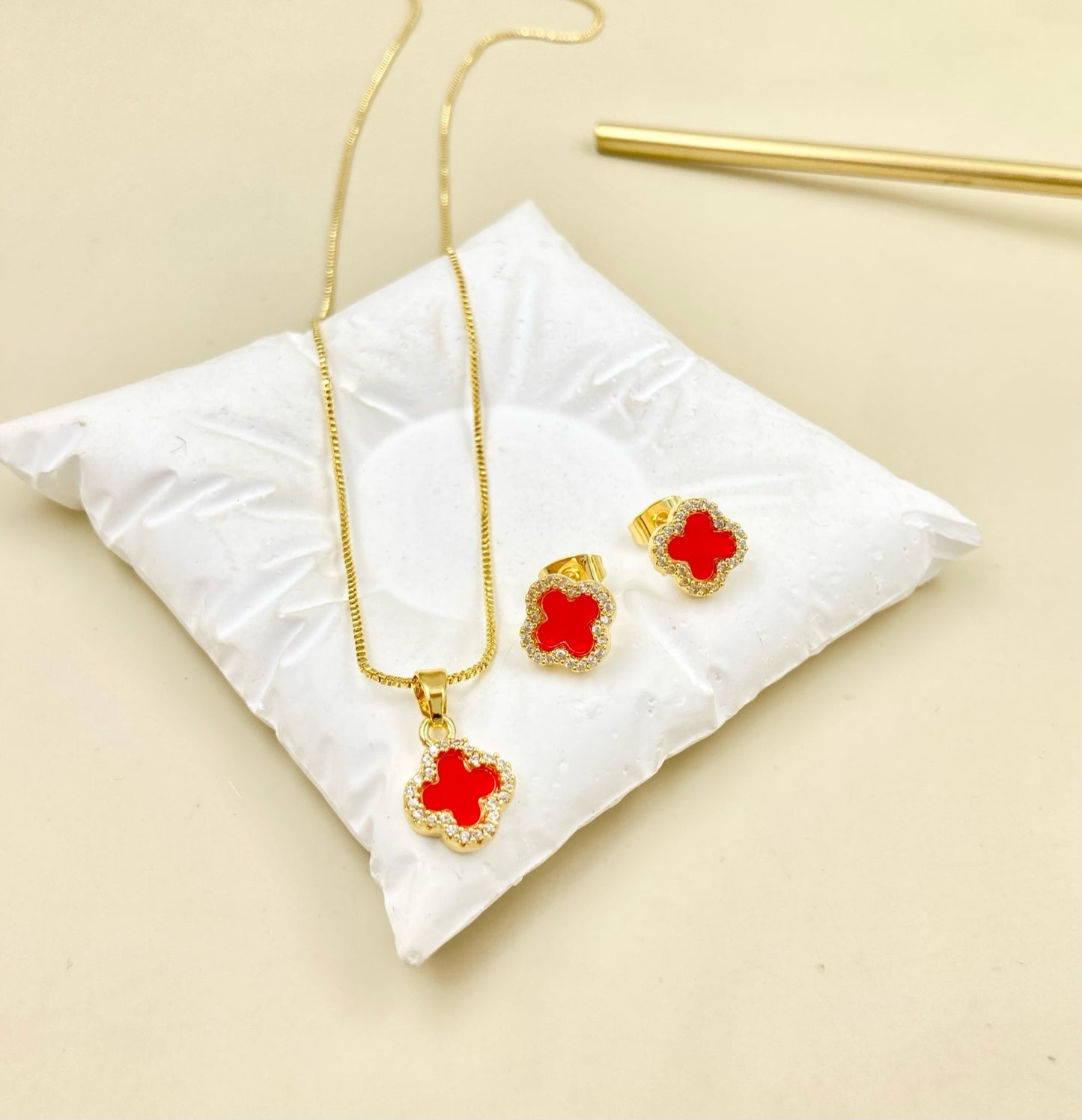 RA4486- JUEGO RODIO VAN CLEEF ROJO CON CIRCONES