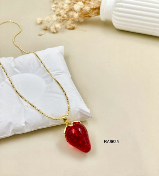 RA6625 - DIJE DE FRESA CON CADENA RODIO